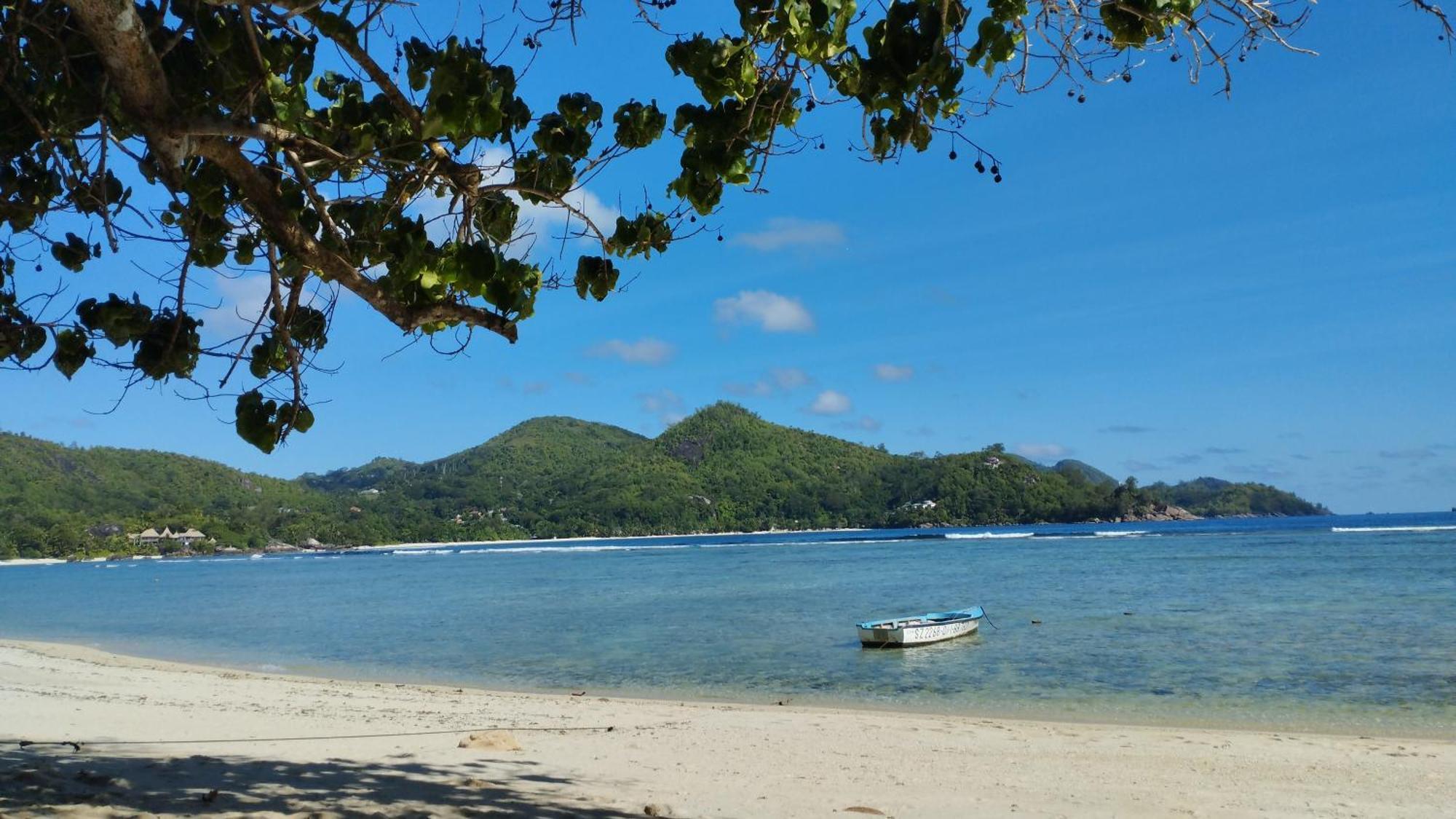 Dovass Self Catering Apartments Takamaka Luaran gambar