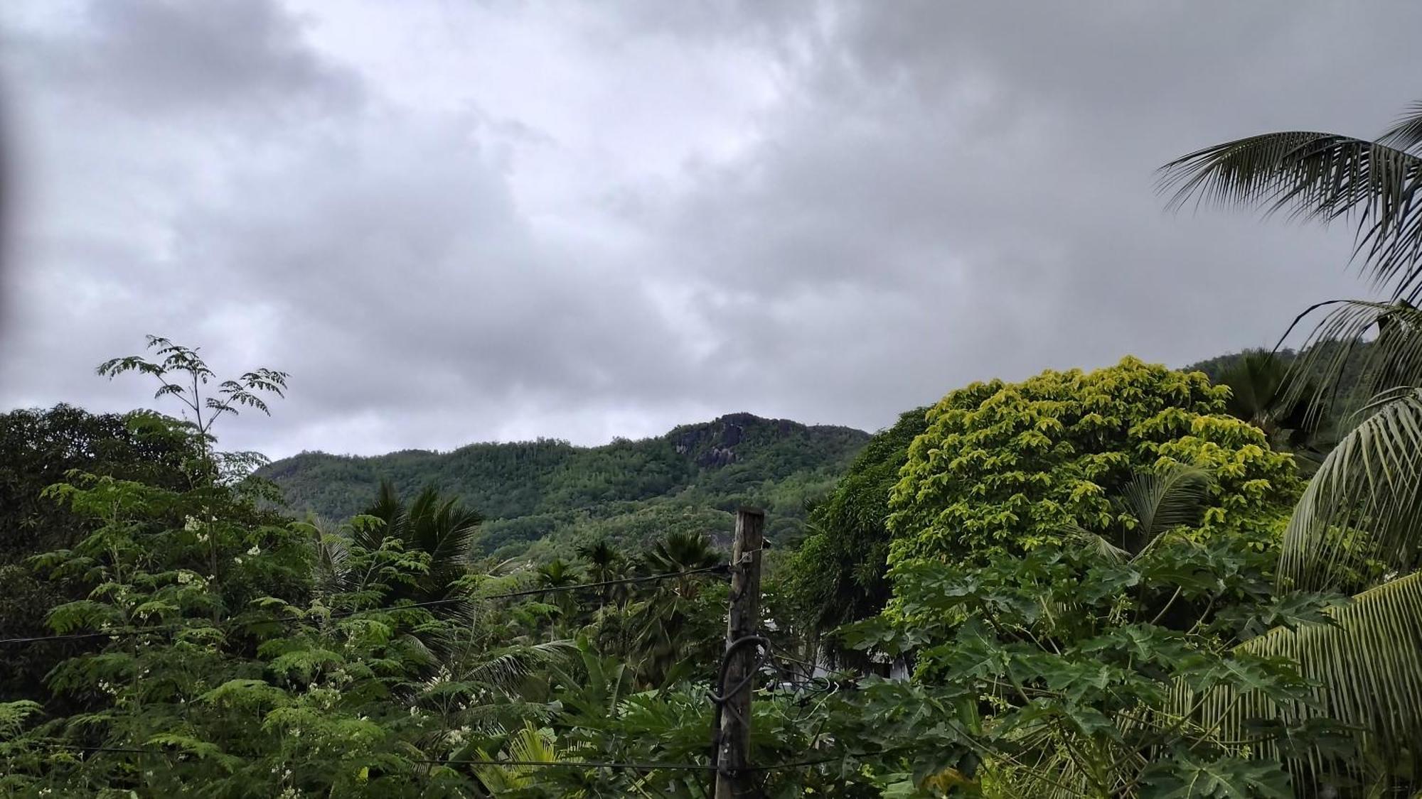 Dovass Self Catering Apartments Takamaka Luaran gambar