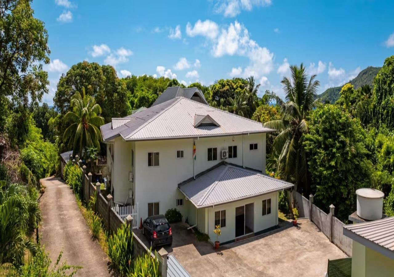 Dovass Self Catering Apartments Takamaka Luaran gambar