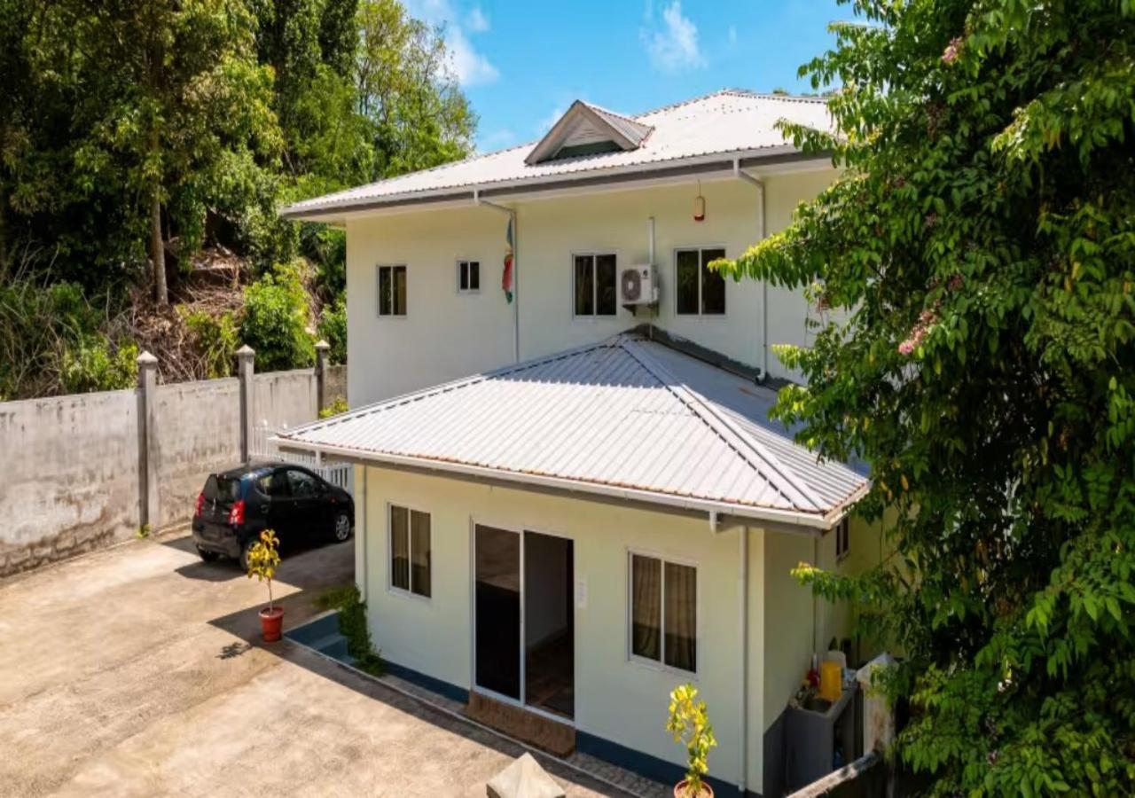 Dovass Self Catering Apartments Takamaka Luaran gambar